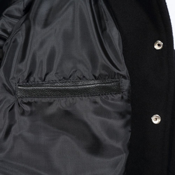 College-Jacke aus schwarzer Wolle und echten schwarzen Lederärmeln
