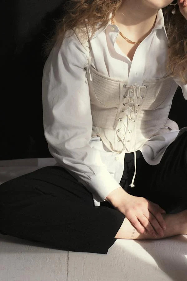 Unlocking the Perfect Fit: OHWEARS' Comprehensive Guide to Corset Sizing