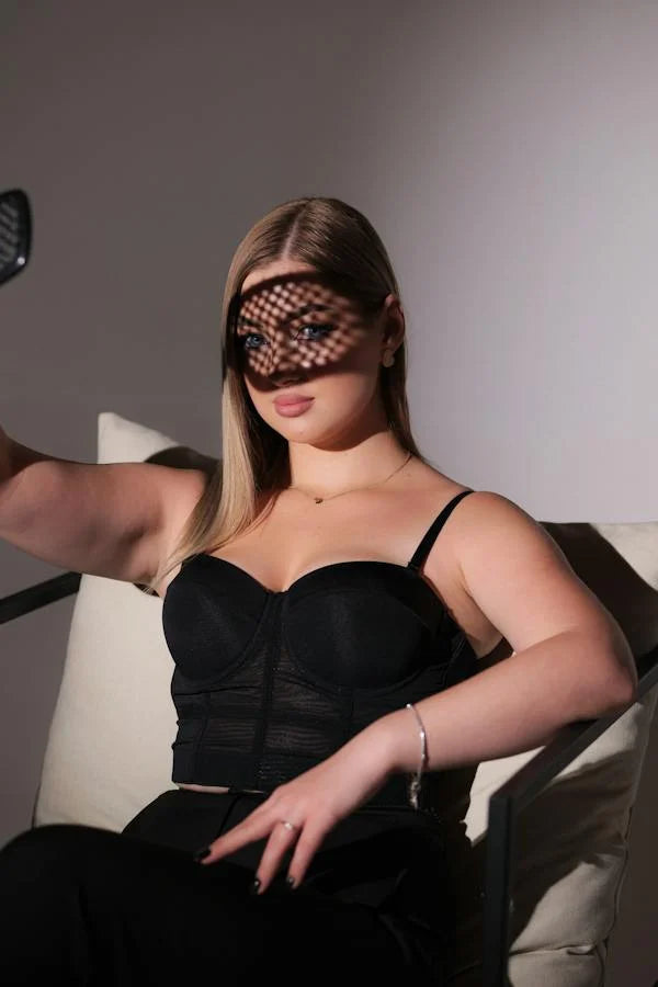 Title: The Benefits of Plus Size Corsets: A Guide to Finding the Perfect Fit