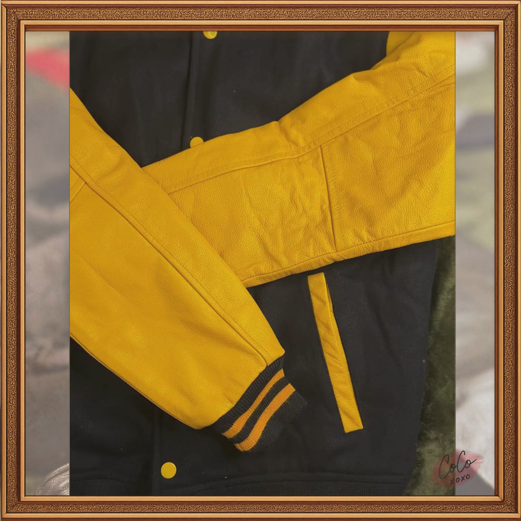 Marineblaue College-Jacke aus Wolle und echten gelben Lederärmeln 