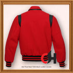 Varsity-Jacke aus roter Wolle mit Byron-Kragen und schwarzen Lederstreifen 